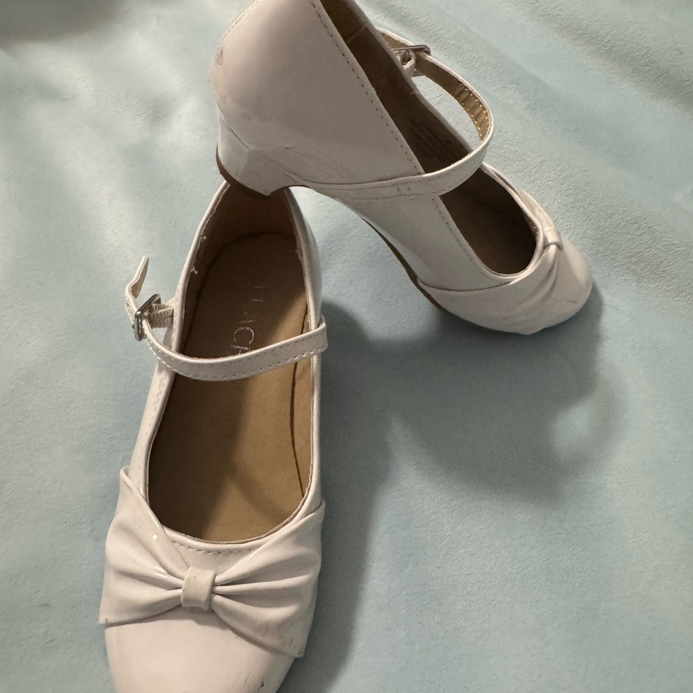 The Children's Place White Dress Shoes with Bow Details